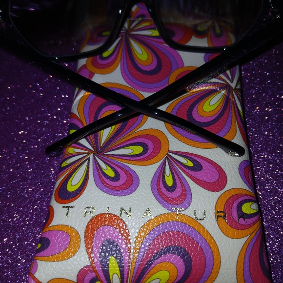 Trina Turk Black Costa Rei Sunglasses with Floral Case main image 6
